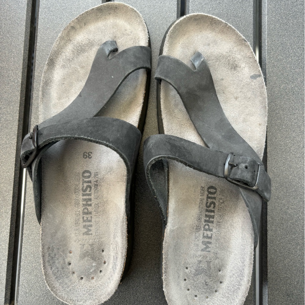 Mephisto black strap women’s sandal - size 39 (US 8)